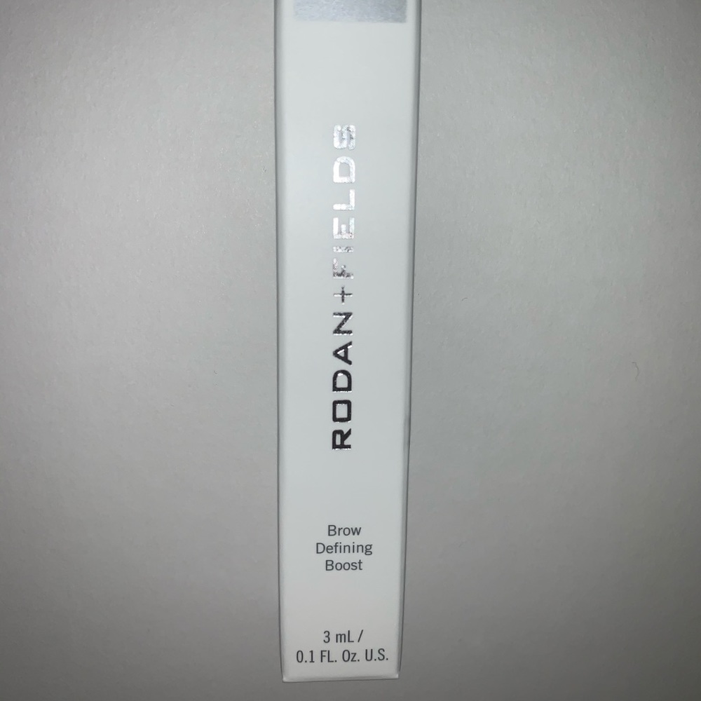 BNIB R+F Brow Defining Boost in Black 
Reg $112